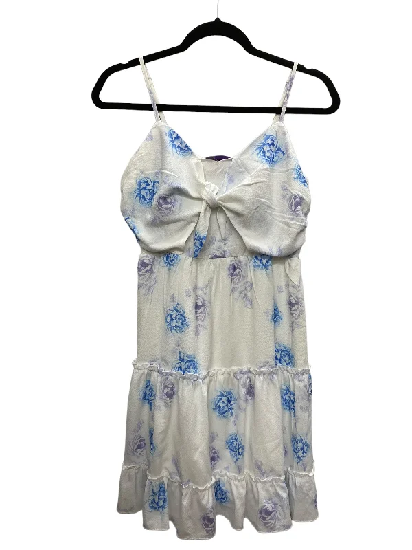 Year-End Clearance Dress Casual Short By Clothes Mentor  Size: M