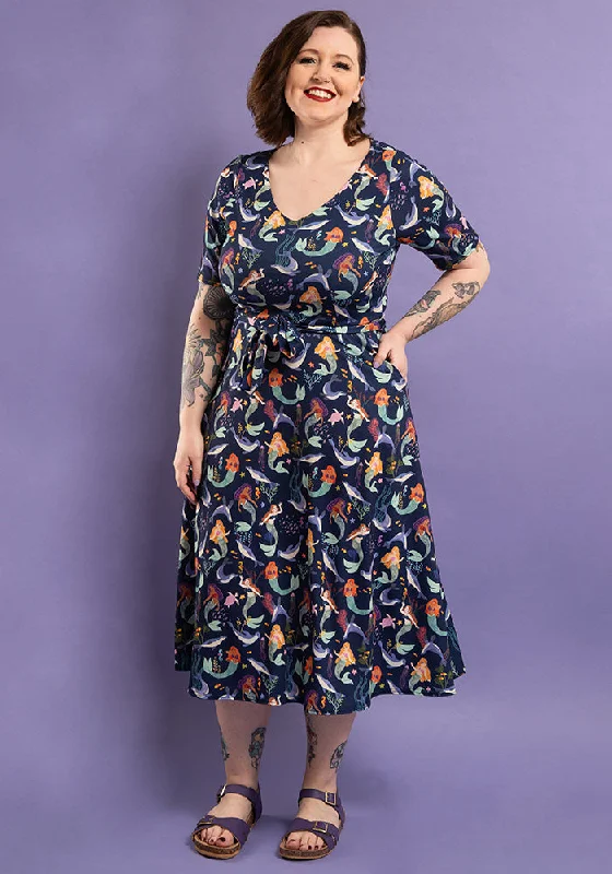 Discount Days Alia Mermaids Print Midi Dress
